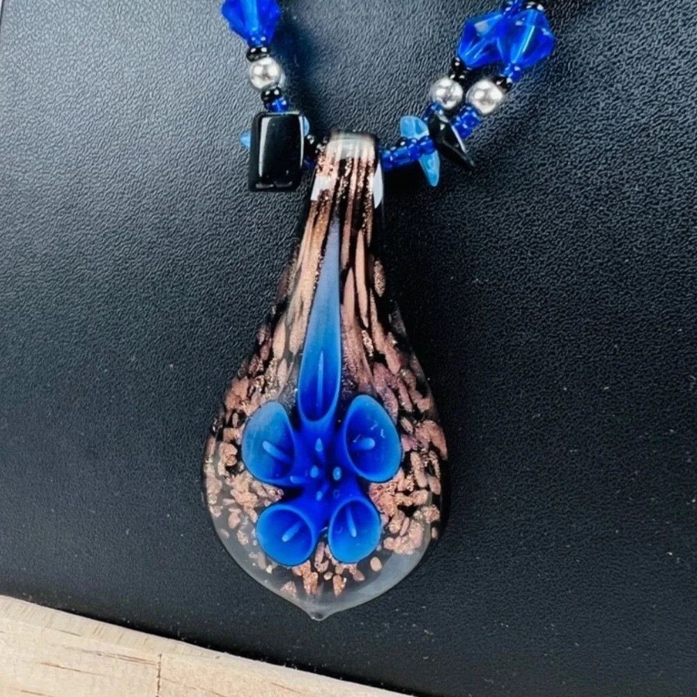 Beautiful, blue black gold glass, pendant costume necklace - Picture 2 of 9
